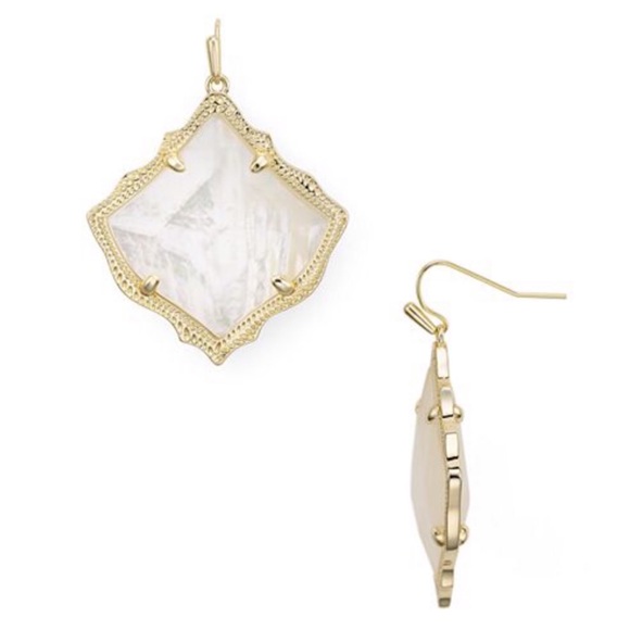 KENDRA SCOTT • Ivory Pearl Kirsten Earrings - Picture 3 of 4